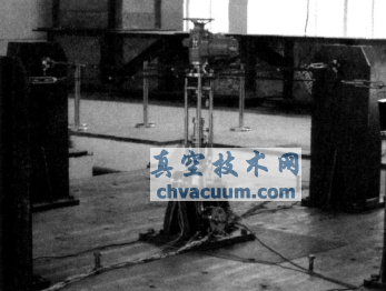 Z形鈉截止閥安裝在地震試驗(yàn)臺(tái)上